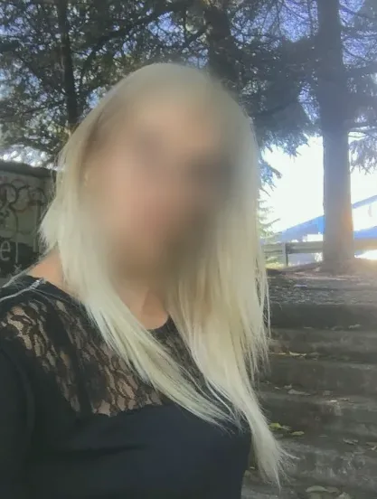 Julia, 32