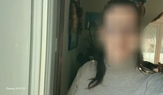Manuela, 33