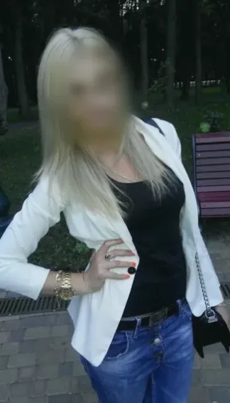 Nadja, 35