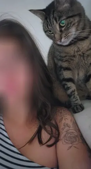 Nicole, 28