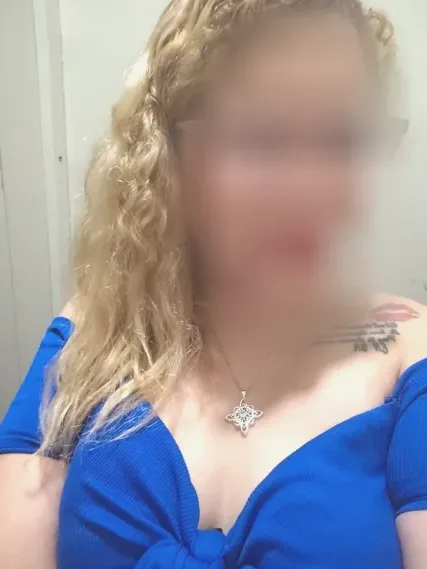 Sandra, 37