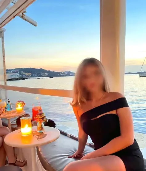 Selina, 28